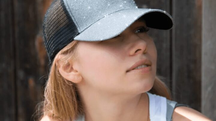 casquette paillettes portée, casquette personnalisée brodée