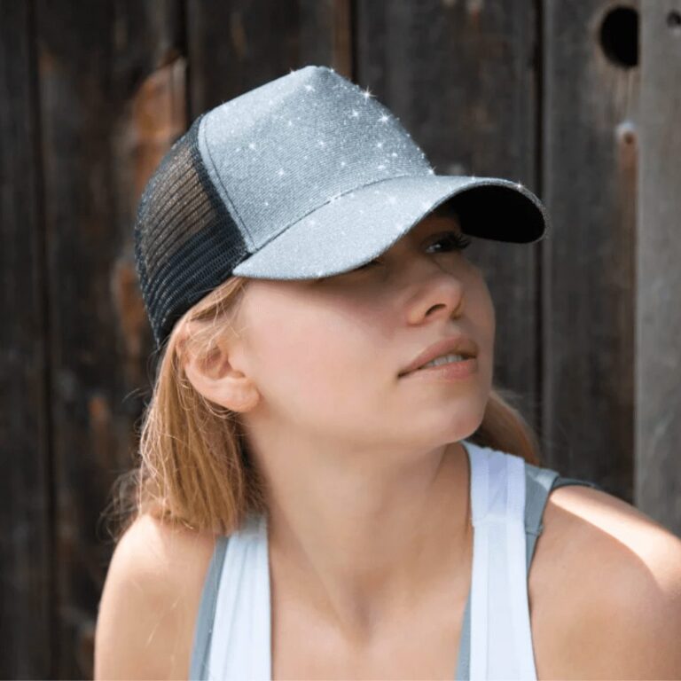 casquette paillettes portée, casquette personnalisée brodée
