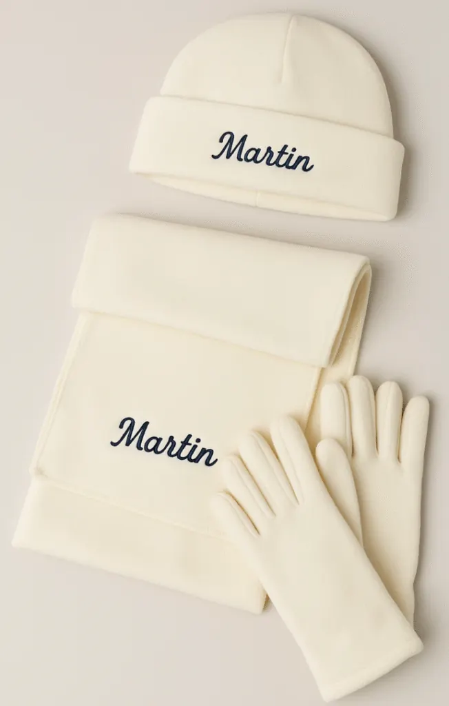 Ensemble écharpe, bonnet et gants polaires écrus brodés au prénom Martin