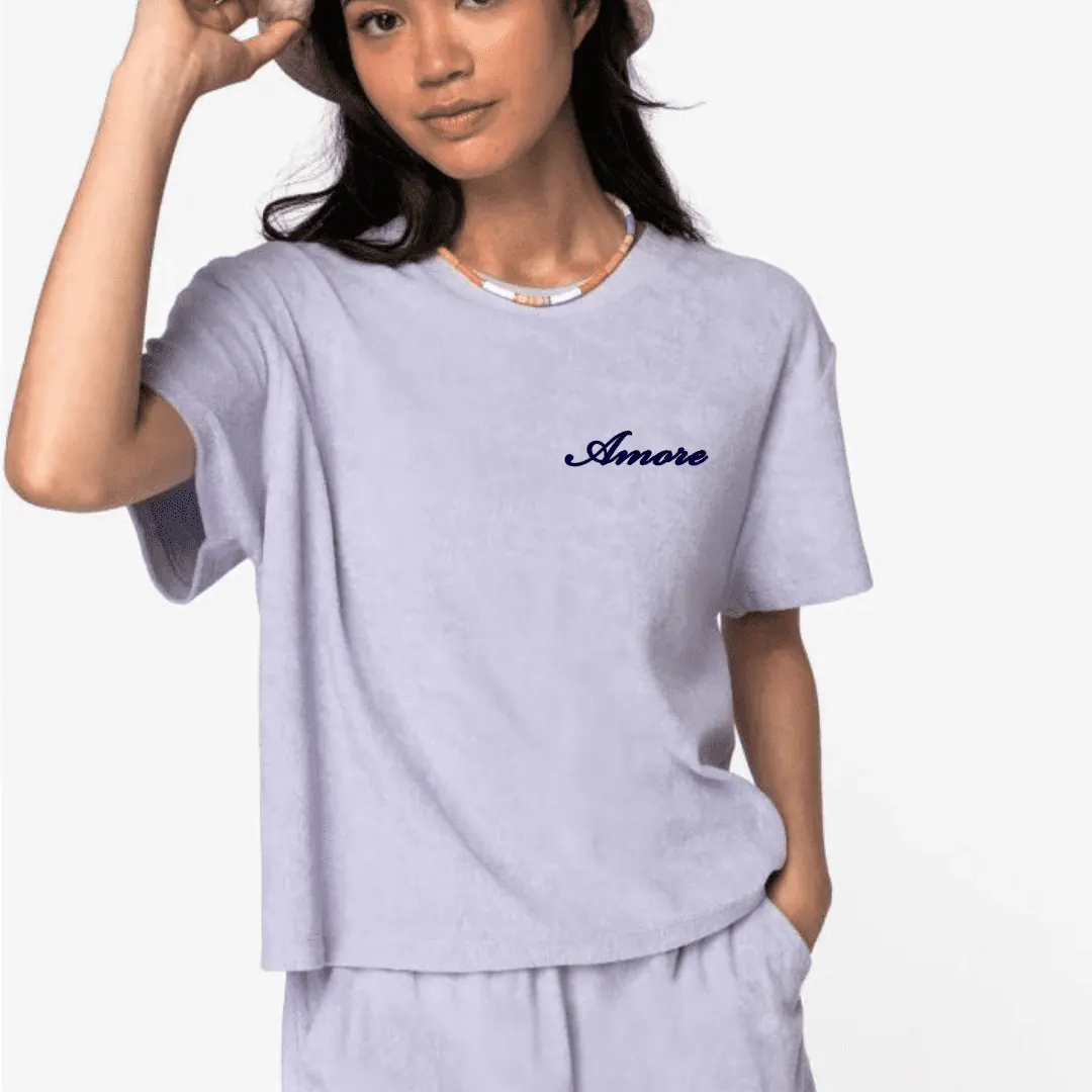 Créez un tee shirt brodé personnalisé avec le Tee-Shirt Écoresponsable en Éponge Femme de Native Spirit. Confortable, respirant et fabriqué au Portugal, il est parfait pour un style unique et écoresponsable.